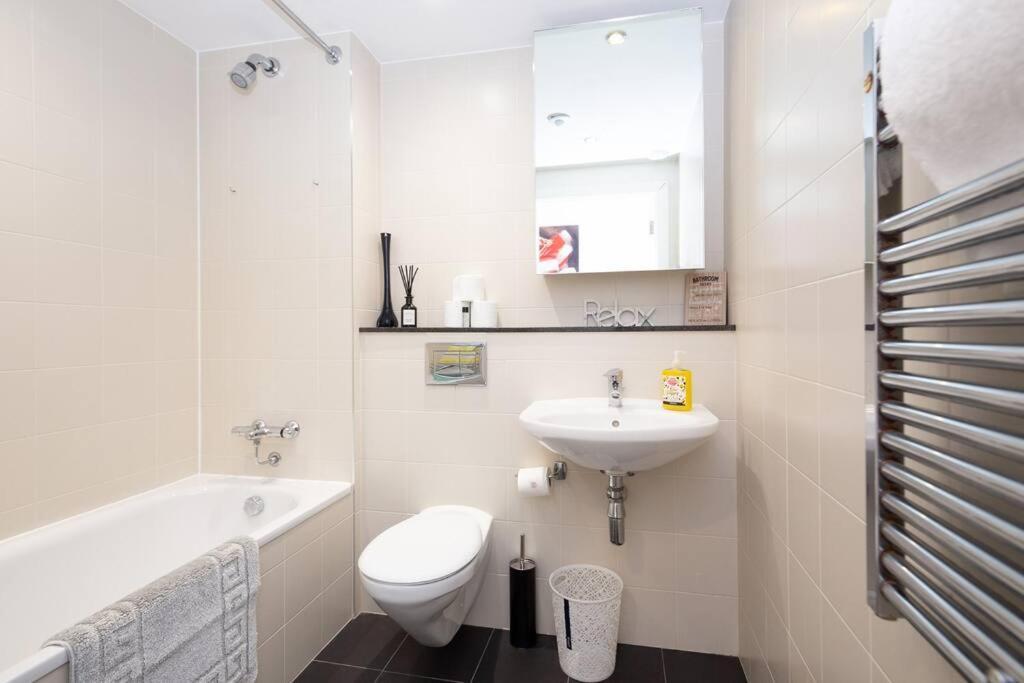 Stylish Mediacity 2Bed, Sleeps 6, Amazing Views Manchester Exteriör bild