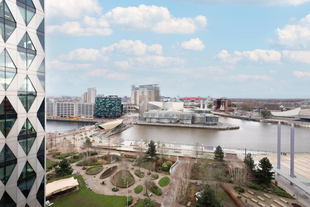 Stylish Mediacity 2Bed, Sleeps 6, Amazing Views Manchester Exteriör bild