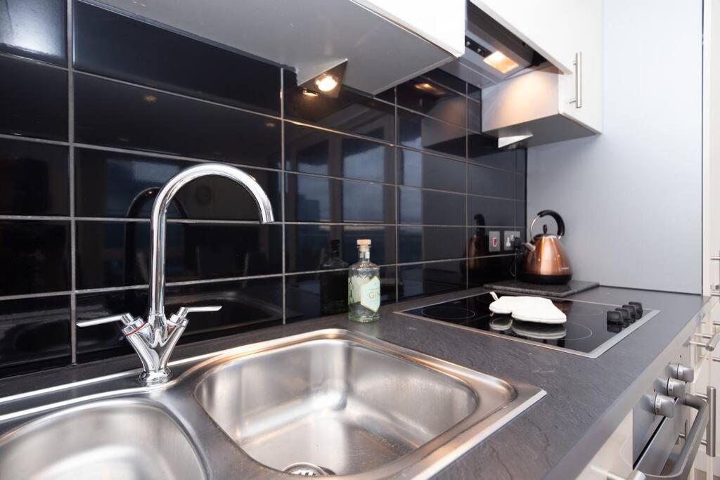 Stylish Mediacity 2Bed, Sleeps 6, Amazing Views Manchester Exteriör bild