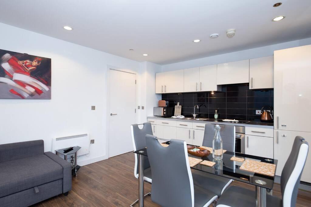 Stylish Mediacity 2Bed, Sleeps 6, Amazing Views Manchester Exteriör bild