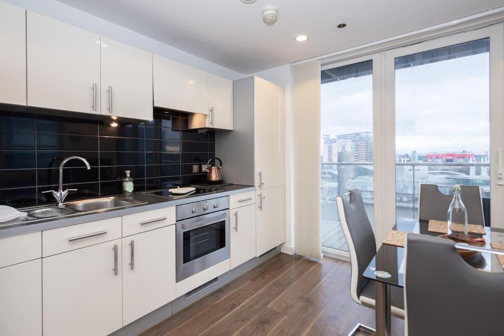 Stylish Mediacity 2Bed, Sleeps 6, Amazing Views Manchester Exteriör bild